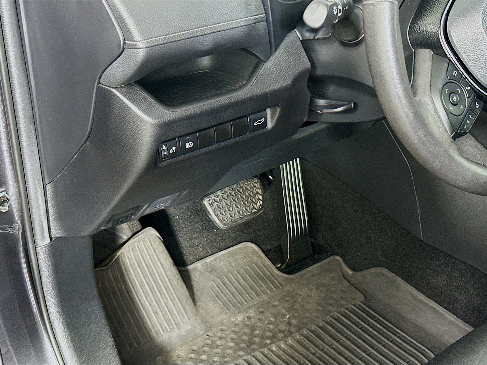 Used 2021 Toyota RAV4 XLE Premium FWD image 17