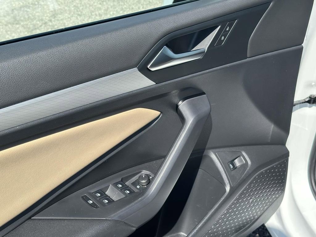 Used 2019 Volkswagen Jetta SE w/ Cold Weather Package image 18