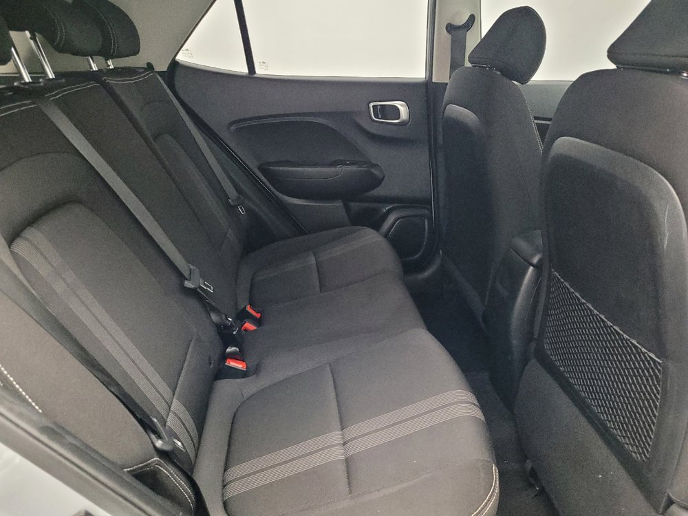 Used 2020 Hyundai Venue SEL image 19