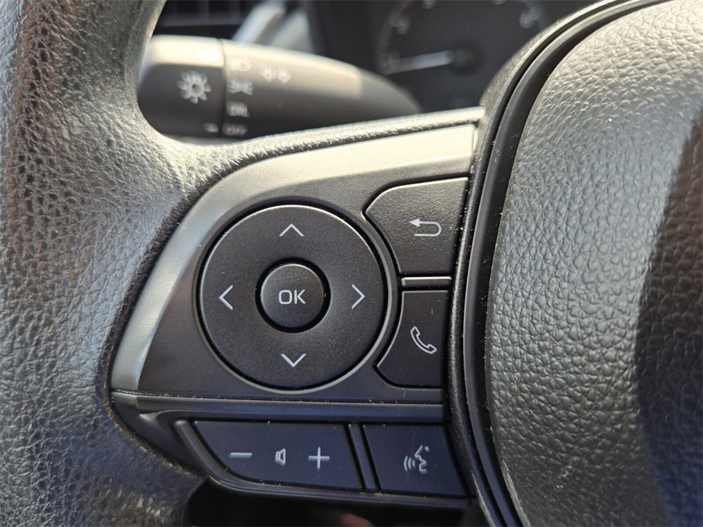 Used 2025 Toyota Corolla Cross L image 23