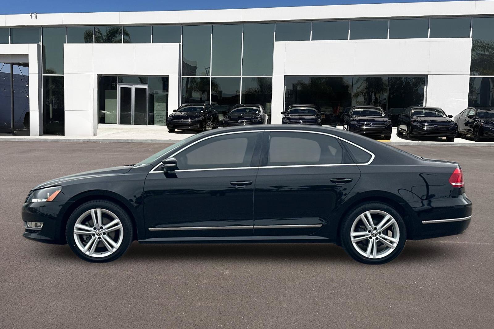Used 2014 Volkswagen Passat TDI SEL Premium FWD image 6