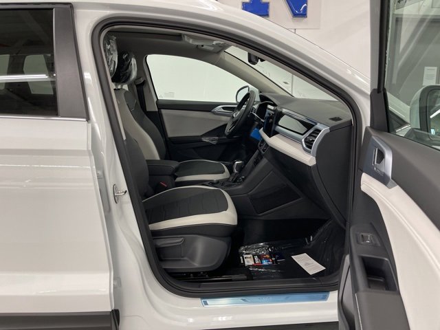 New 2026 Volkswagen Taos SE image 13