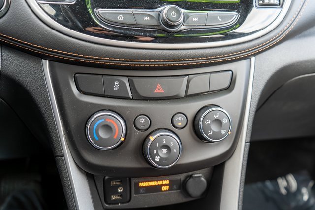 Used 2022 Chevrolet Trax LT w/ LT Convenience Package image 28
