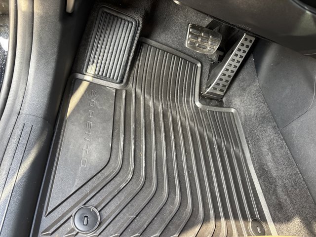 Used 2025 Kia Sorento SX Prestige w/ Olive Brown Leather Package image 26