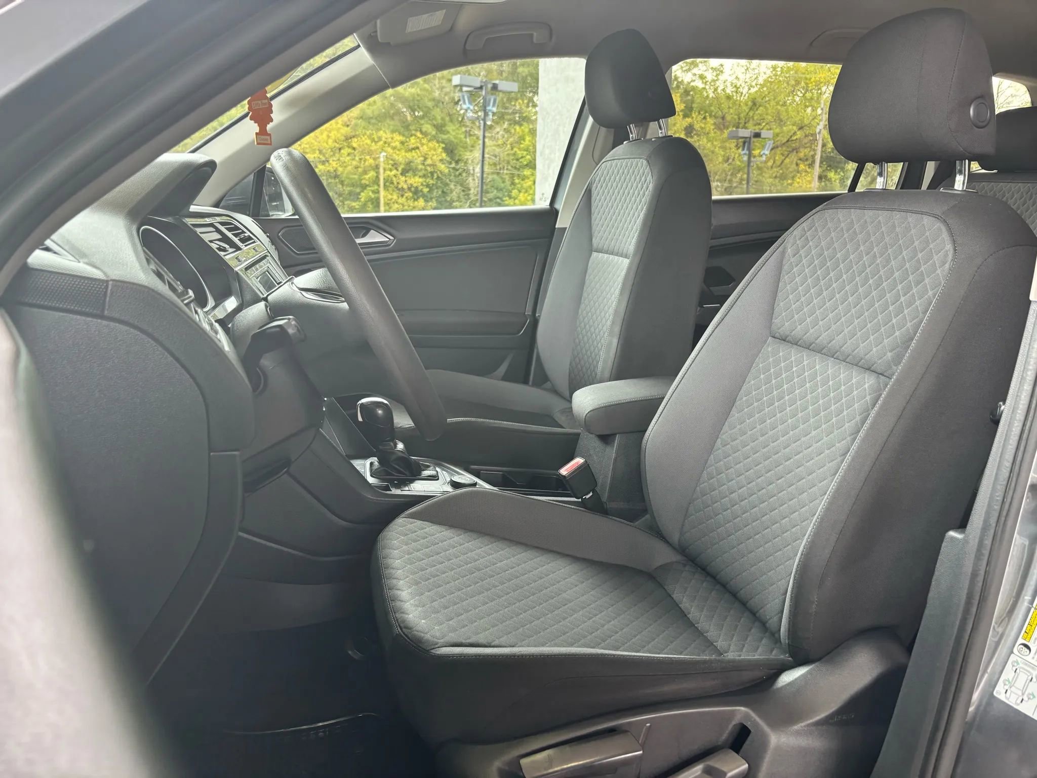 Used 2018 Volkswagen Tiguan S image 8