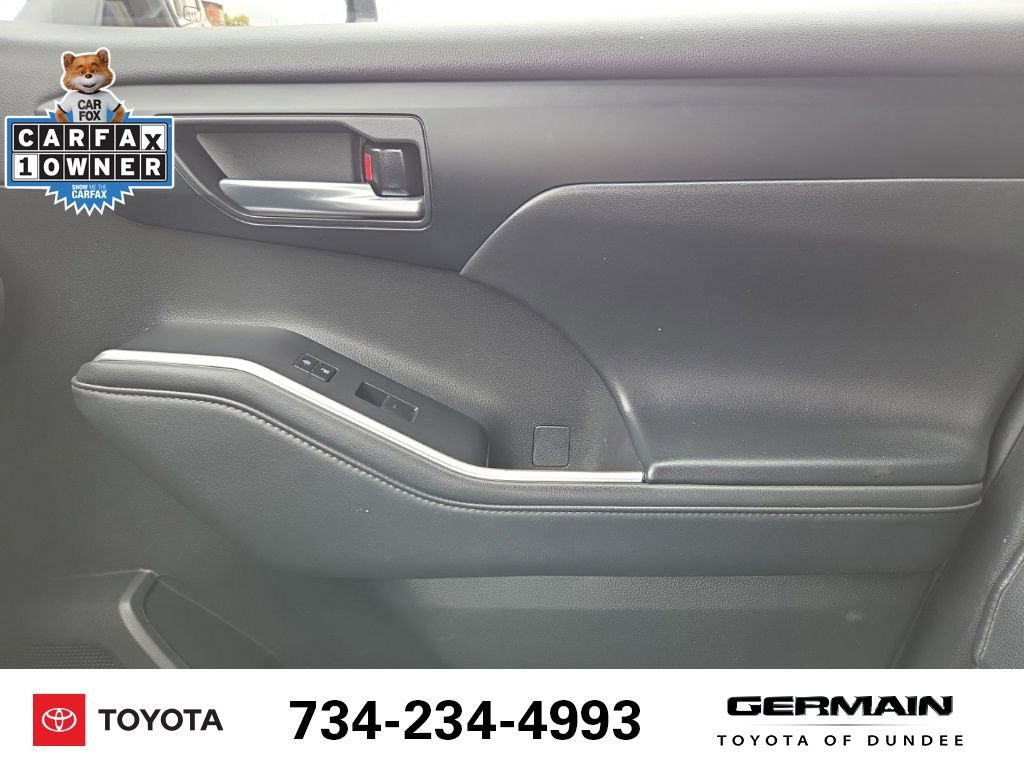 Used 2023 Toyota Highlander XLE image 25