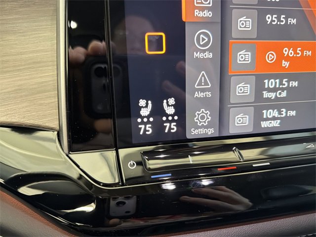 Used 2024 Volkswagen Atlas SEL Premium R-Line image 33