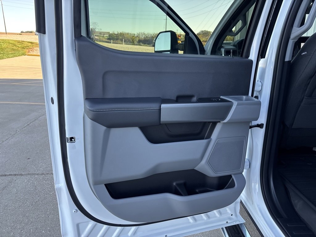 New 2026 Ford F350 XLT image 28