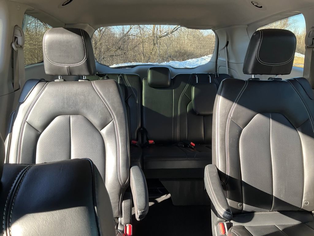 Used 2023 Chrysler Pacifica Touring-L image 26
