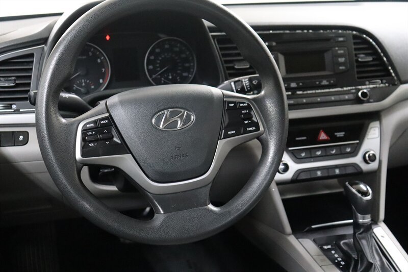 Used 2017 Hyundai Elantra SE FWD image 7