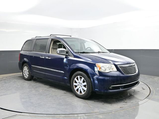 Used 2012 Chrysler Town & Country Touring-L w/ Entertainment Group #2 FWD image 4