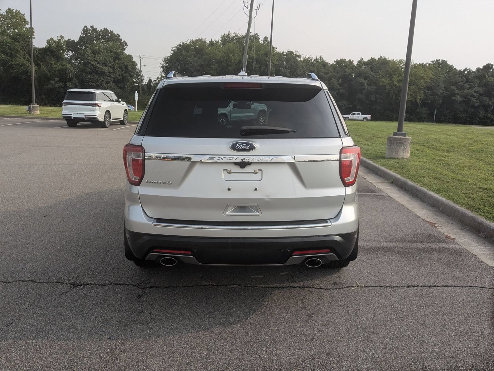 Used 2018 Ford Explorer Limited w/ Equipment Group 301A FWD image 4