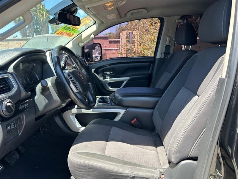 Used 2021 Nissan Titan SV w/ SV Convenience Package RWD image 24
