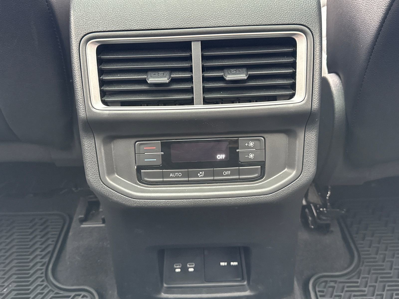 Used 2024 Volkswagen Atlas Peak Edition SE image 36