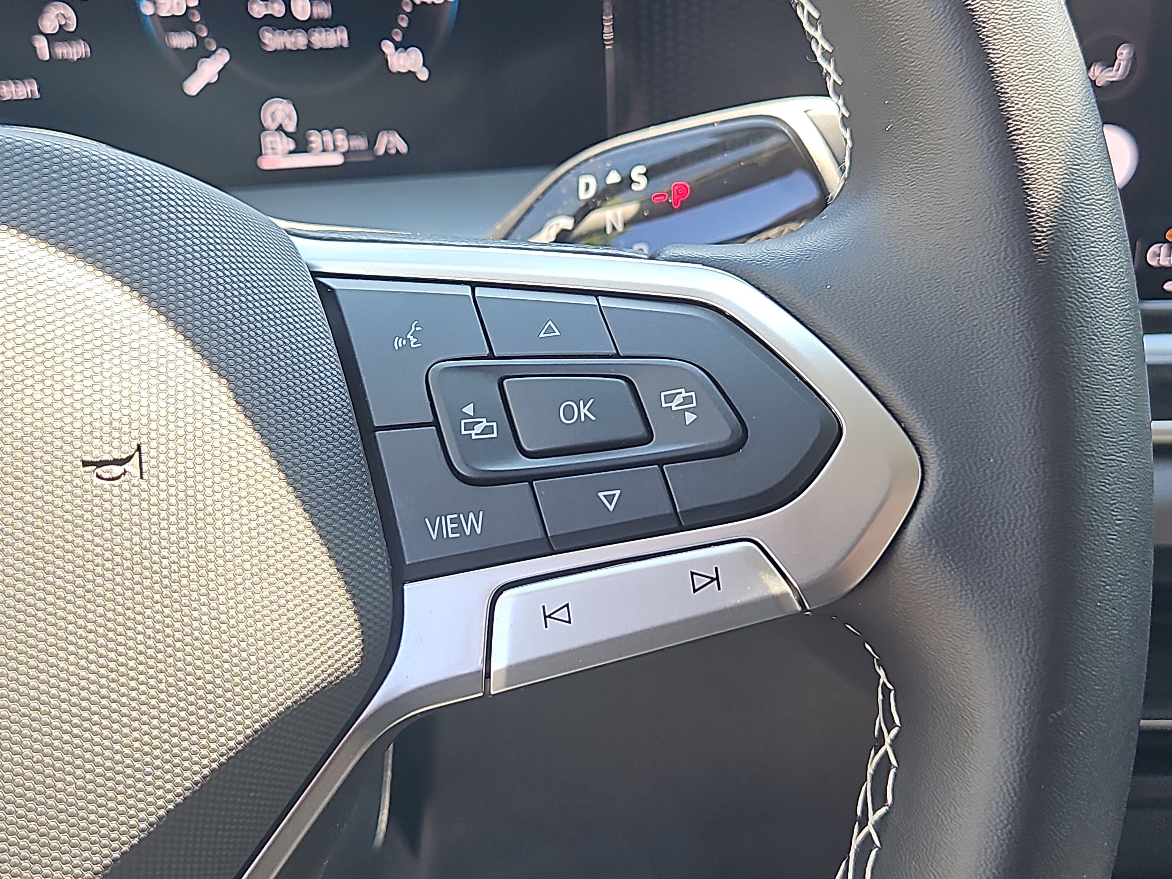 Used 2026 Volkswagen Tiguan SE AWD/4WD image 17