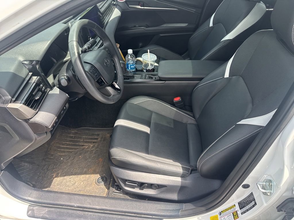 Used 2025 Toyota Camry SE w/ Convenience Package FWD image 10