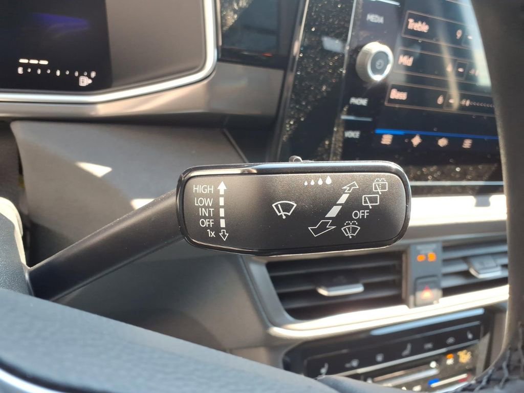 New 2026 Volkswagen Taos SE AWD/4WD image 18