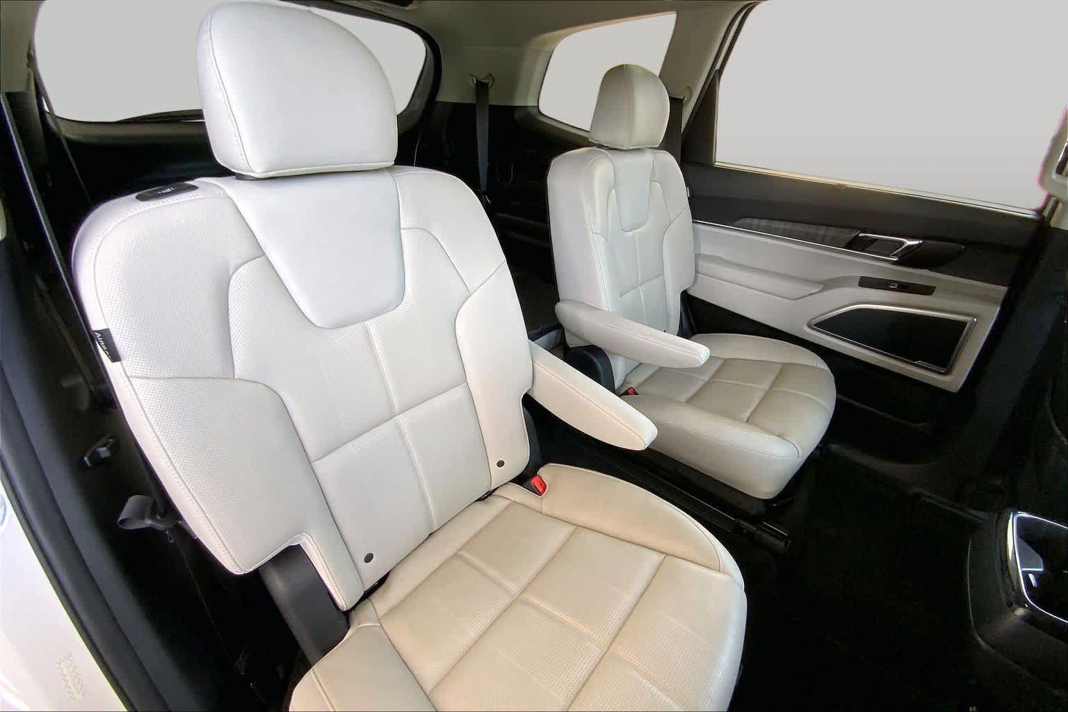 Used 2023 Kia Telluride EX w/ EX Captain's Chair Package FWD image 20