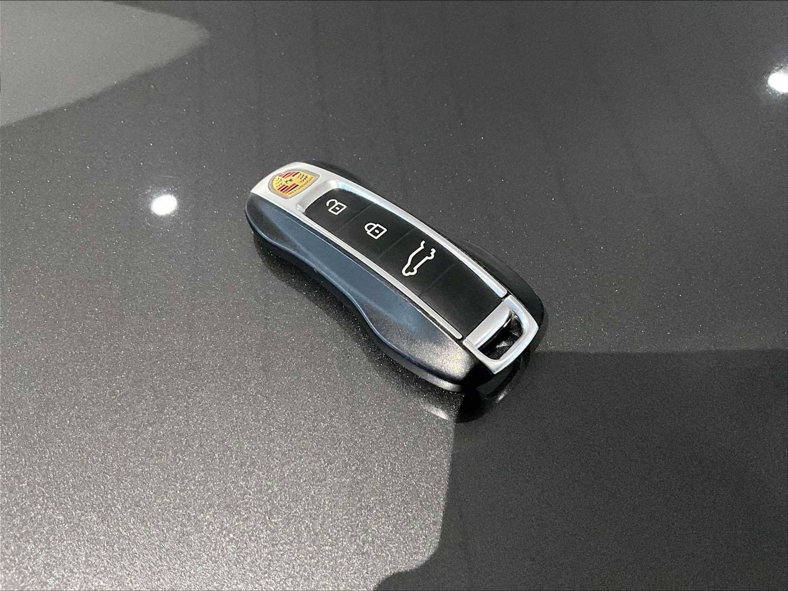 Used 2023 Porsche Cayenne image 33