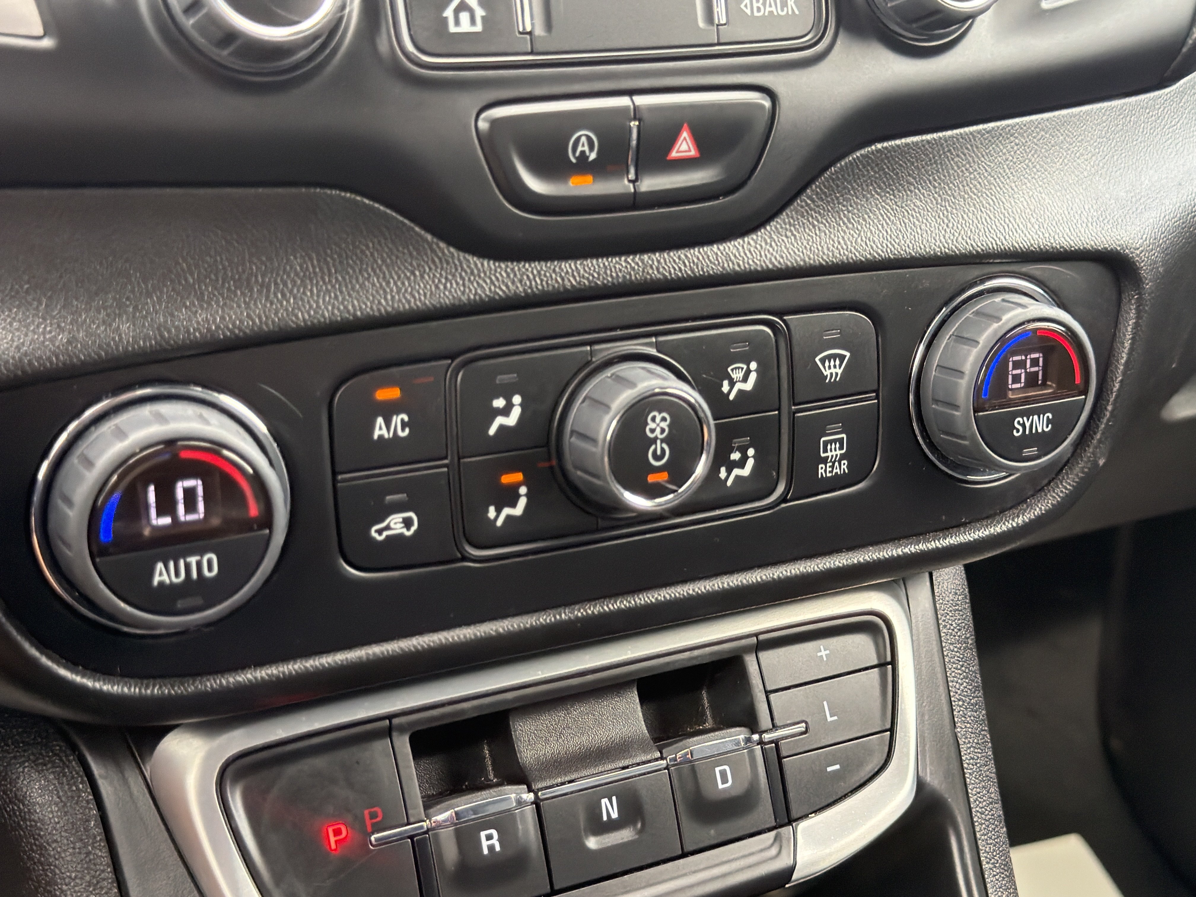 Used 2022 GMC Terrain SLE w/ Driver Convenience Package AWD/4WD image 28