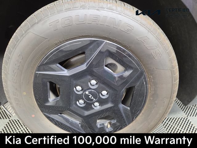 Certified 2025 Kia Carnival FWD image 9