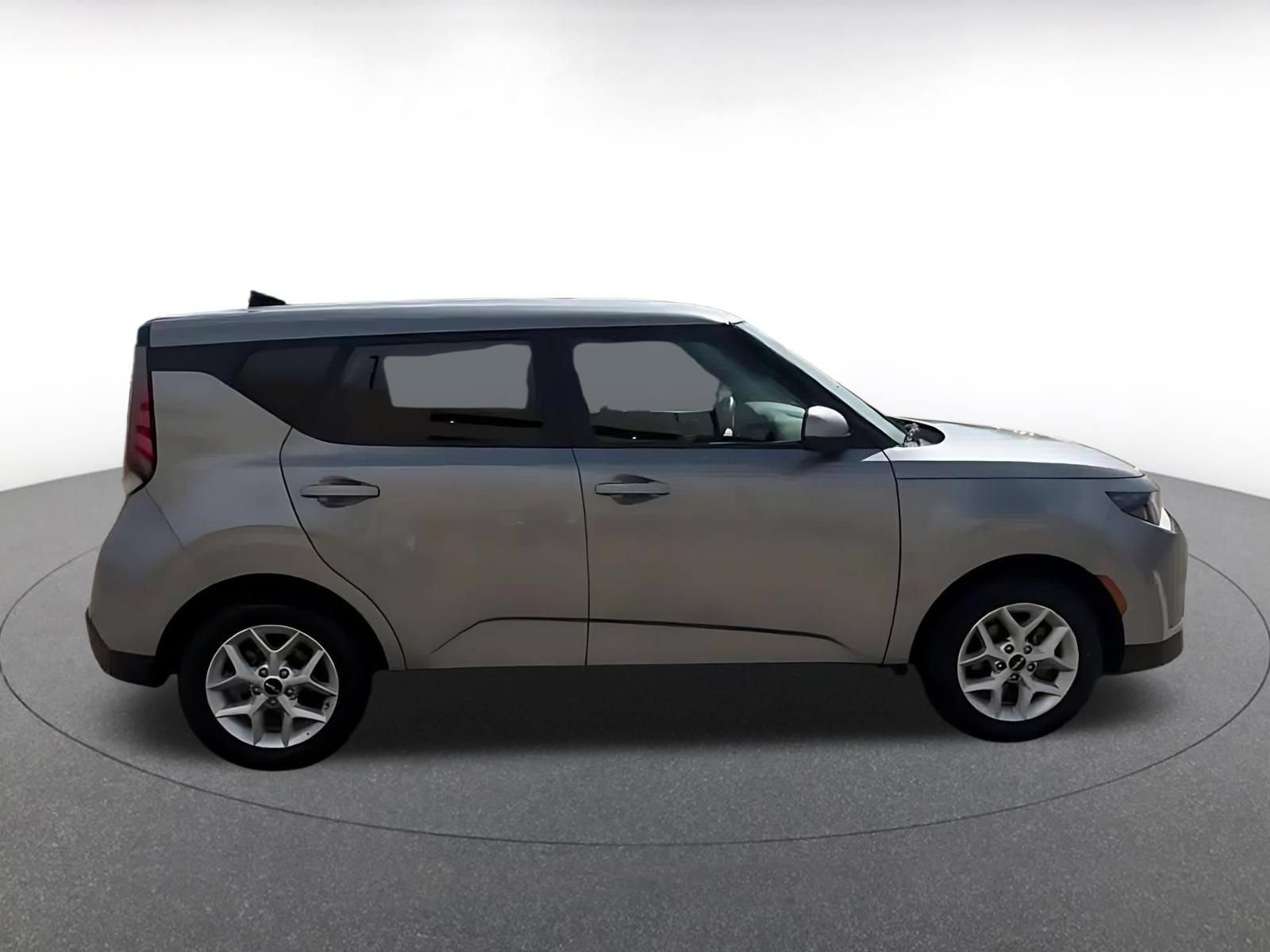Used 2025 Kia Soul LX w/ LX Technology Package FWD image 16