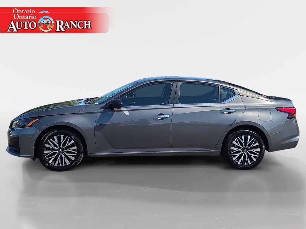 Used 2025 Nissan Altima 2.5 SV AWD/4WD image 2