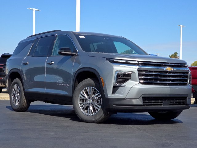 New 2027 Chevrolet Traverse LT w/ Driver Confidence Package FWD image 2