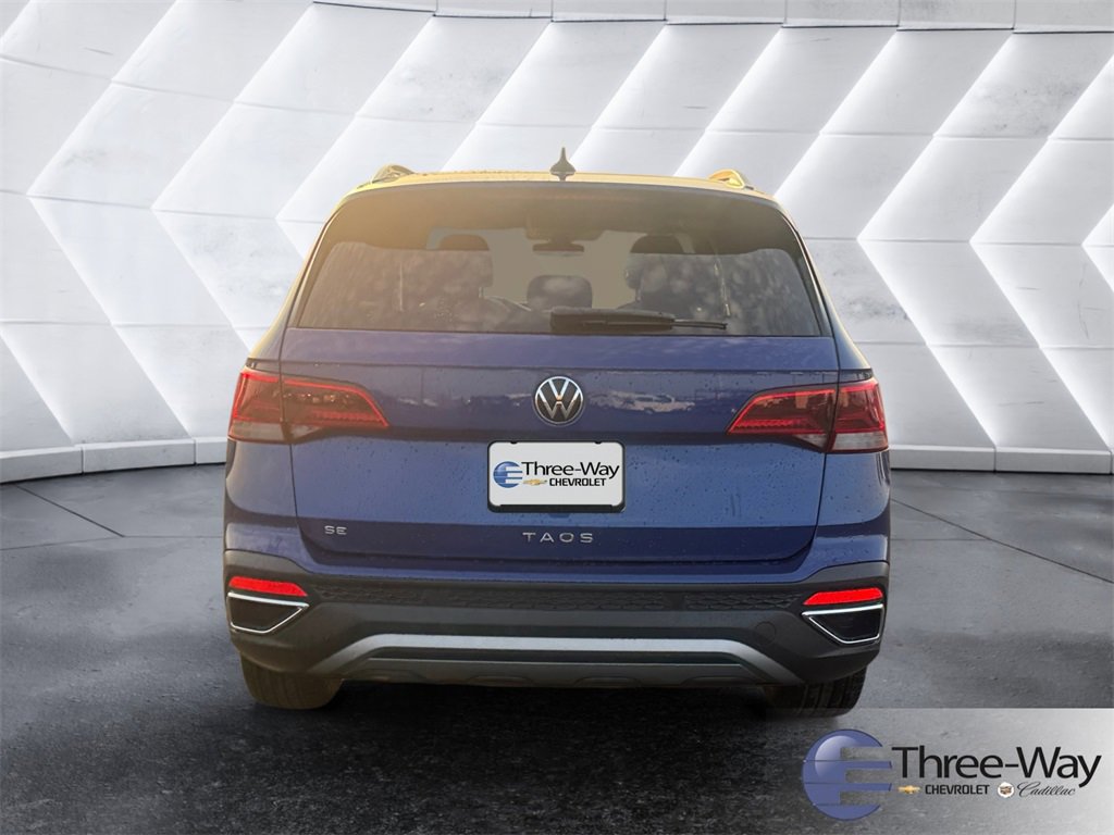 Used 2024 Volkswagen Taos SE image 4