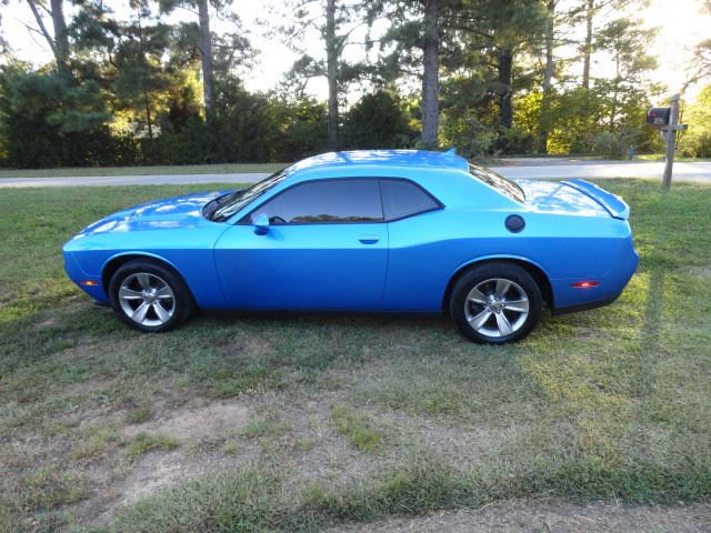 Used 2019 Dodge Challenger SXT image 4