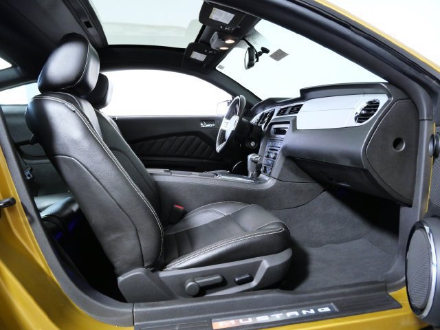 Used 2010 Ford Mustang Coupe RWD image 9