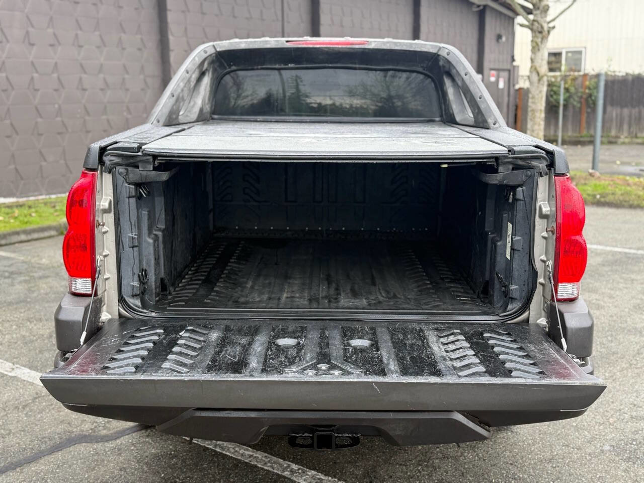 Used 2005 Chevrolet Avalanche 2500 w/ Preferred Equipment Group image 17