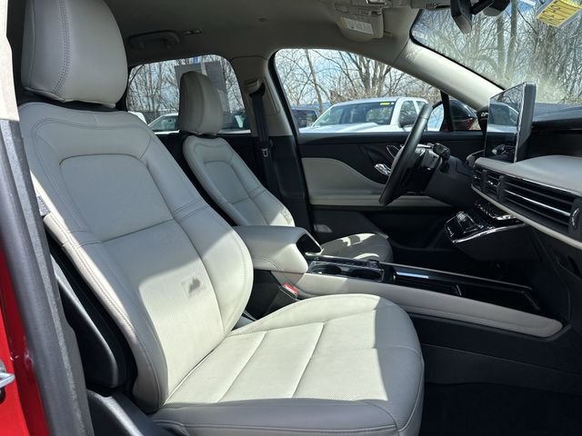 Used 2025 Lincoln Corsair Reserve image 27