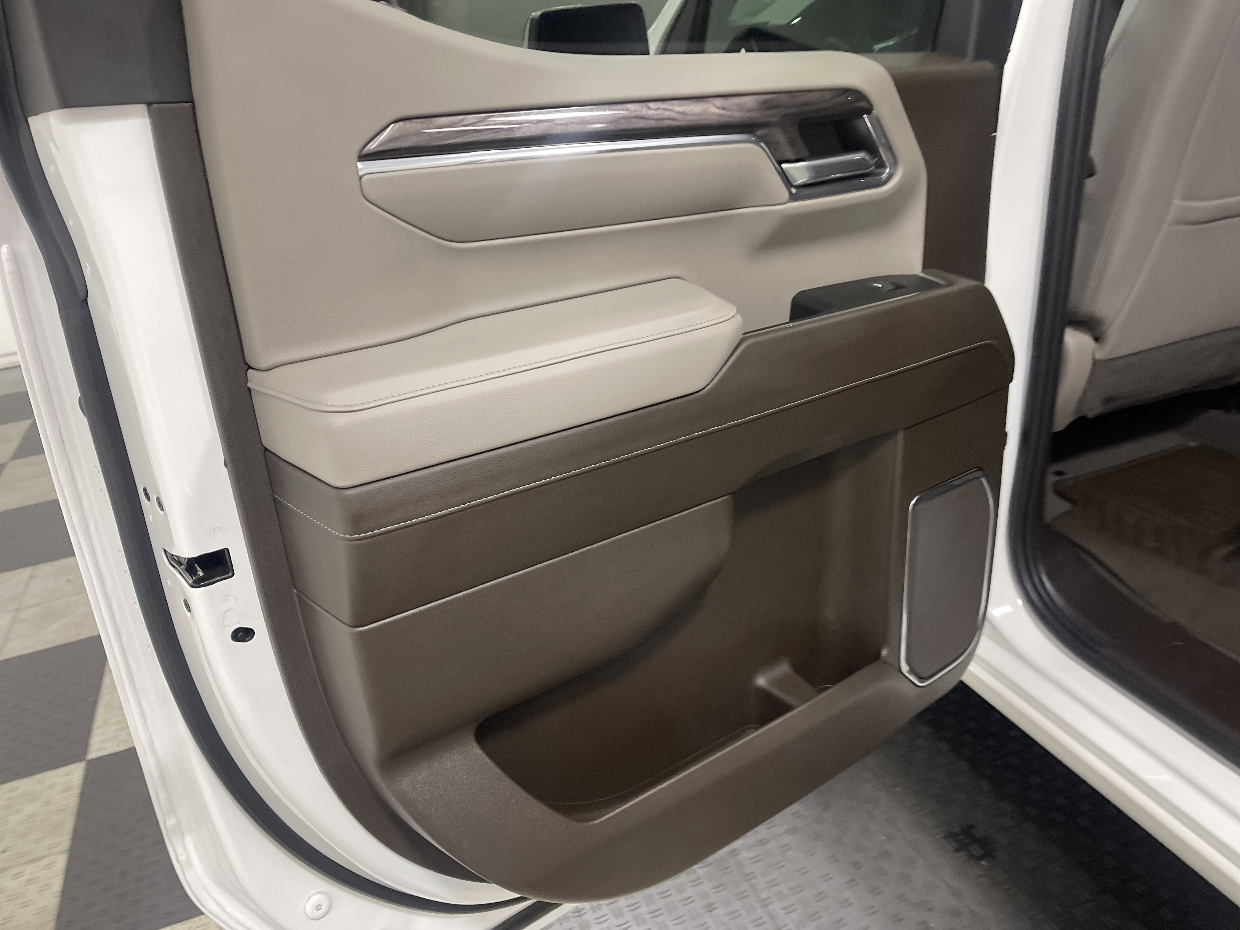 Used 2024 Chevrolet Silverado 1500 LTZ w/ LTZ Convenience Package II AWD/4WD image 15