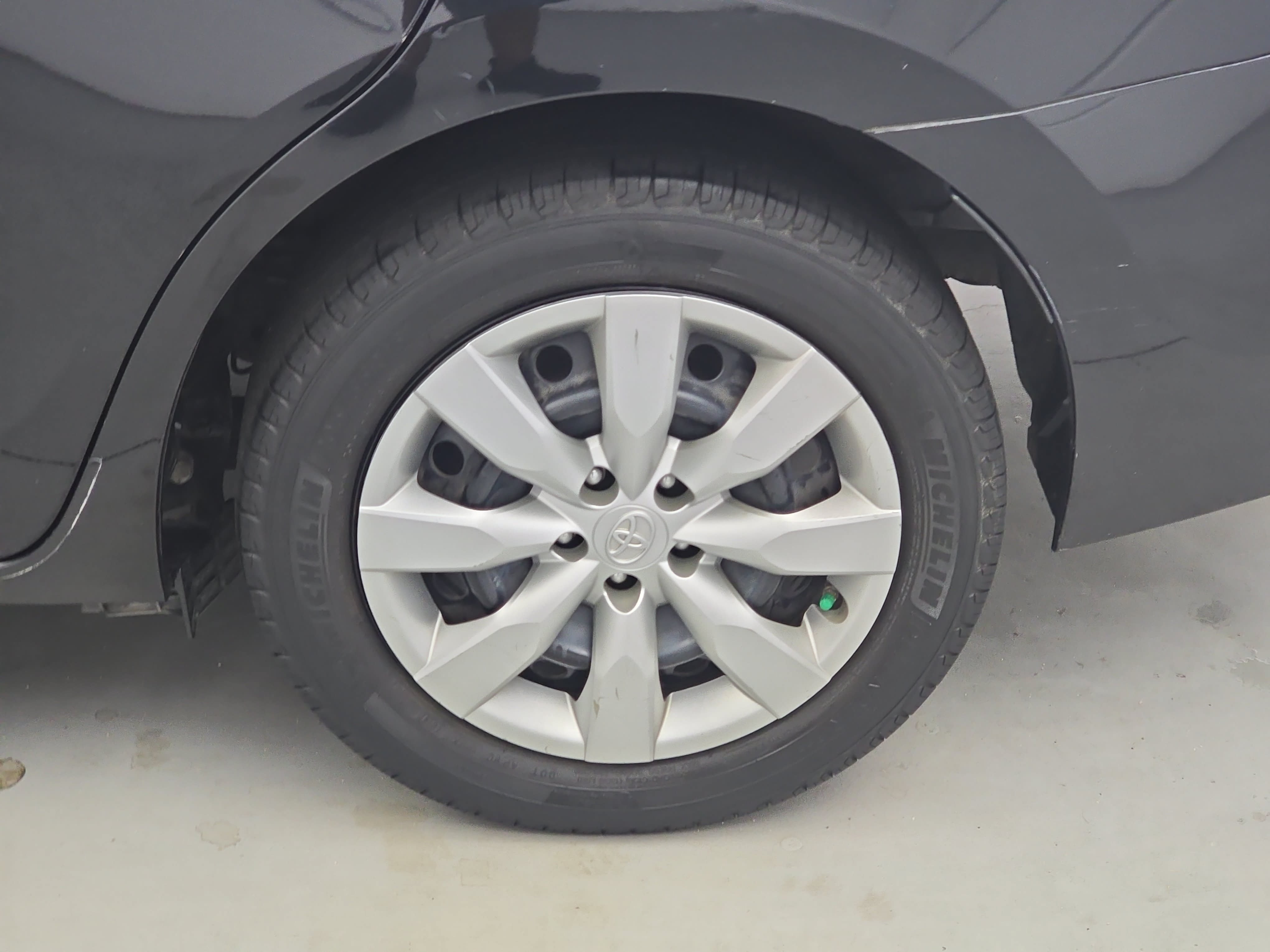 Used 2016 Toyota Corolla LE FWD image 31