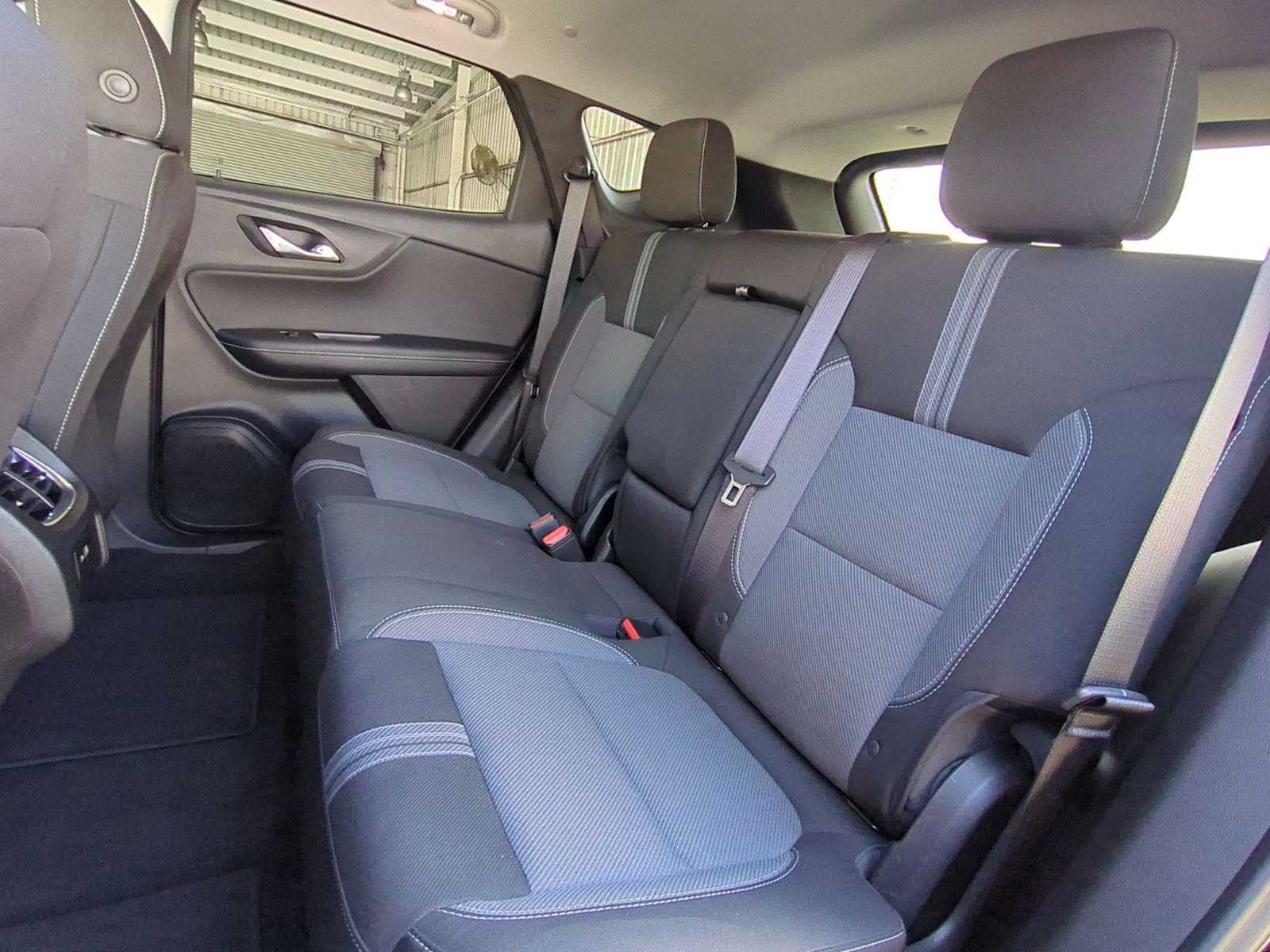 Used 2025 Chevrolet Blazer LT FWD image 24