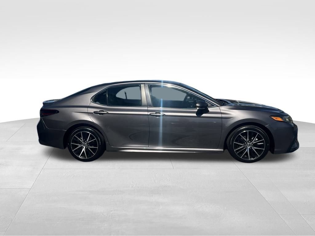 Used 2022 Toyota Camry SE image 5