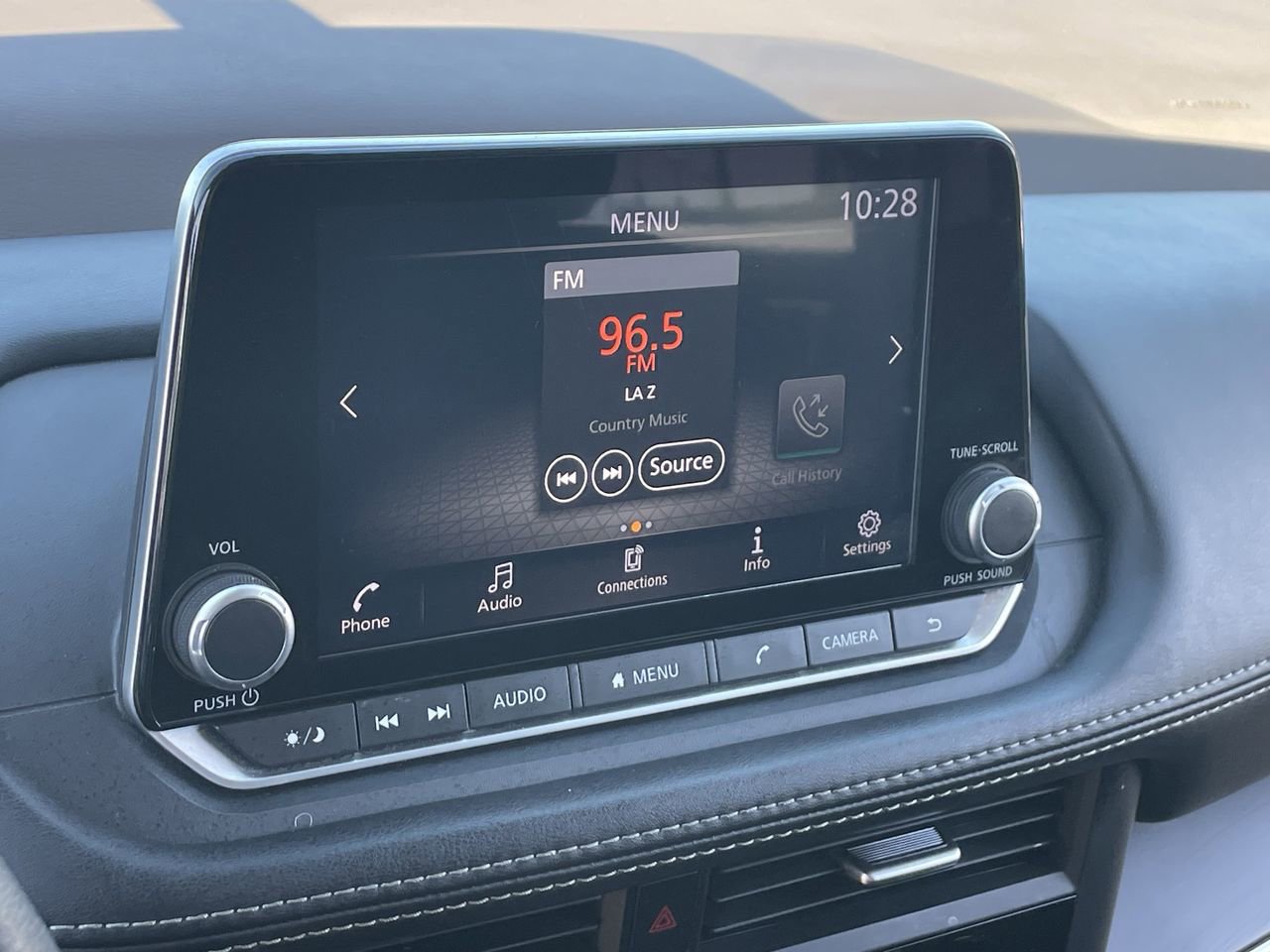 Used 2023 Nissan Rogue S image 25