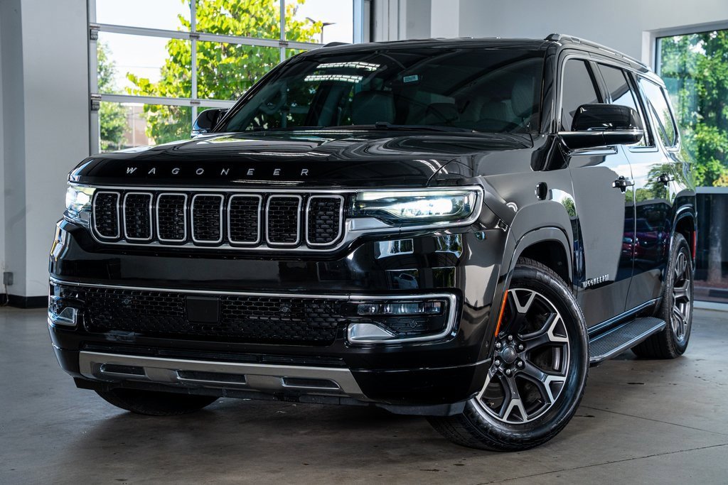 Used 2023 Jeep Wagoneer Series III w/ Preferred Equipment Group image 2