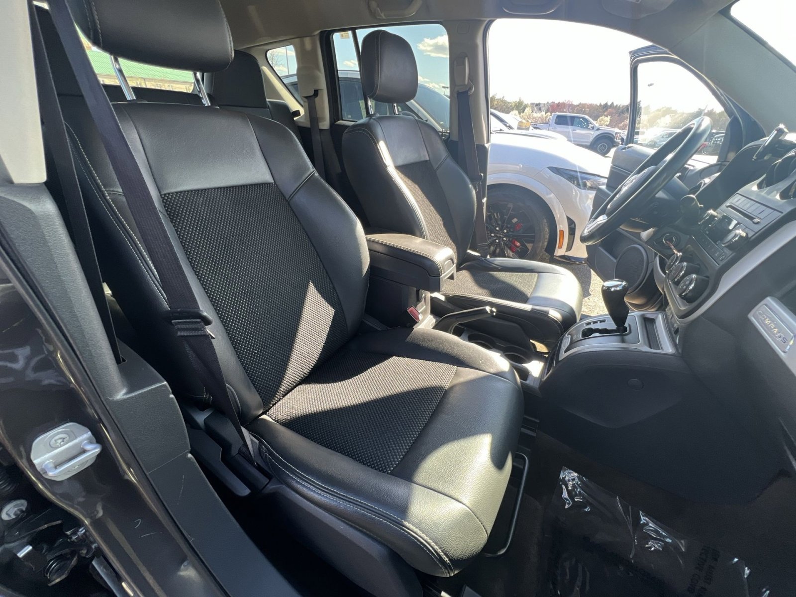 Used 2017 Jeep Compass Latitude image 24