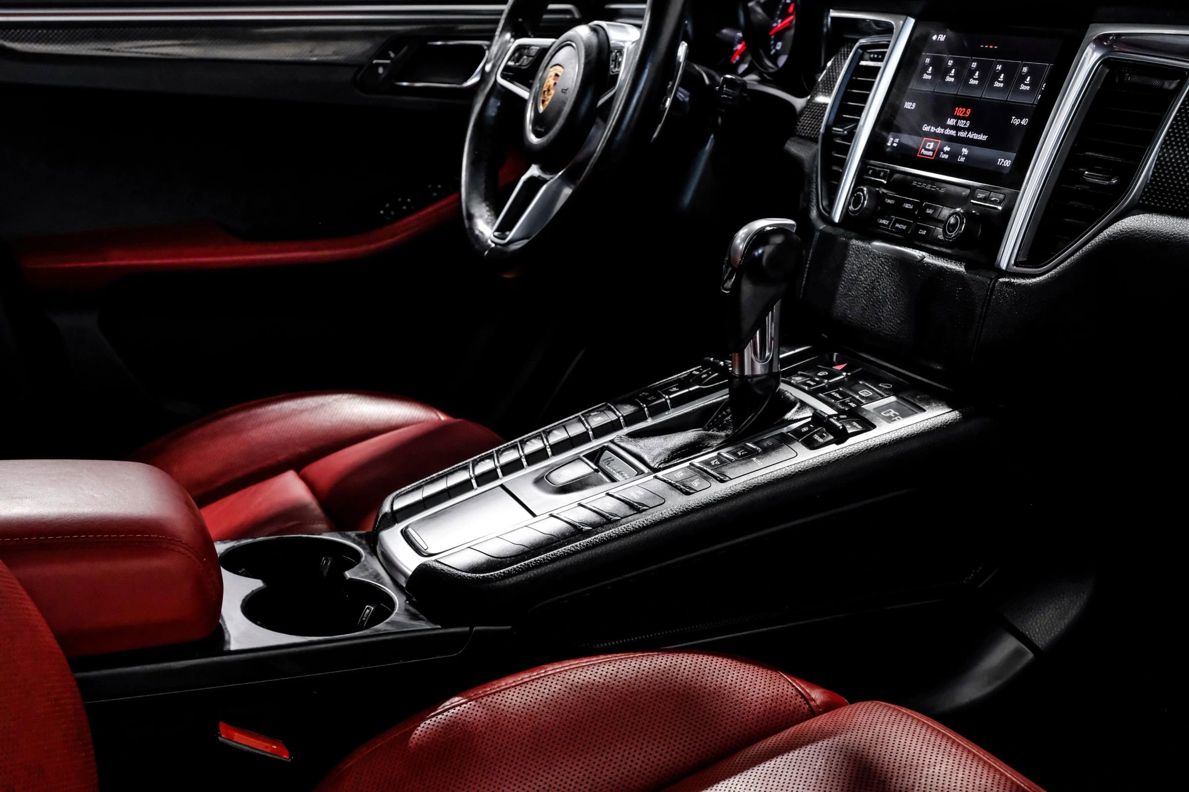 Used 2017 Porsche Macan Turbo image 28