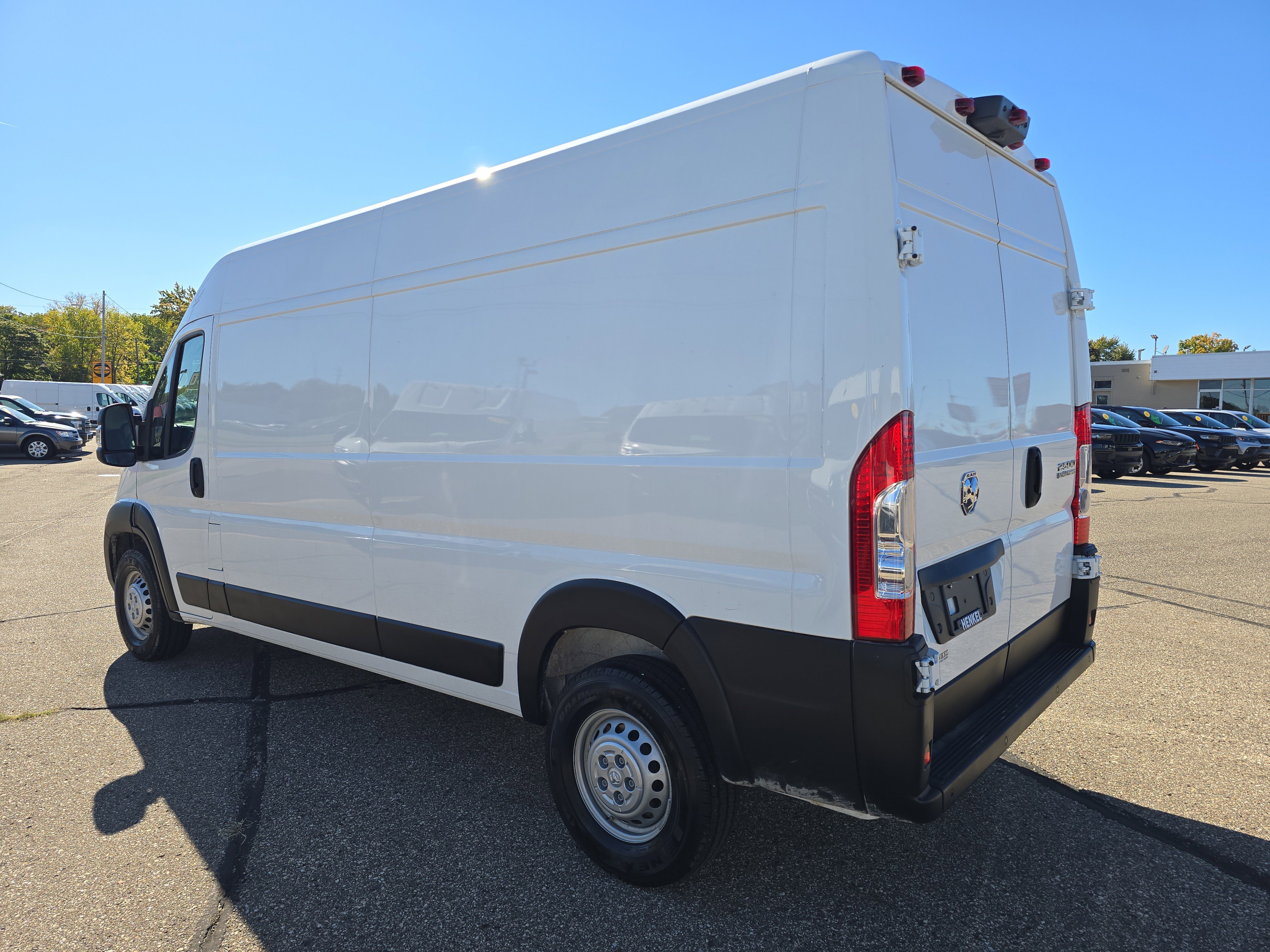 Used 2025 RAM ProMaster 2500 w/ Safety Group FWD image 3