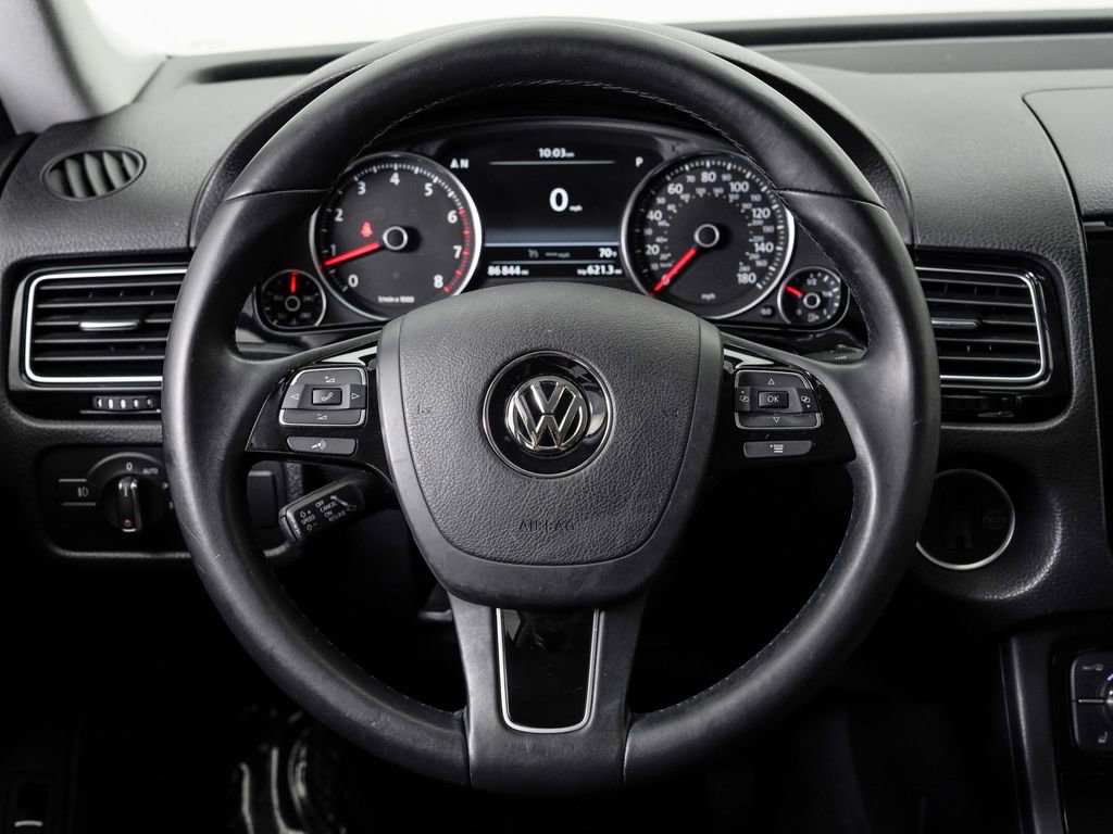 Used 2014 Volkswagen Touareg Sport AWD/4WD image 12