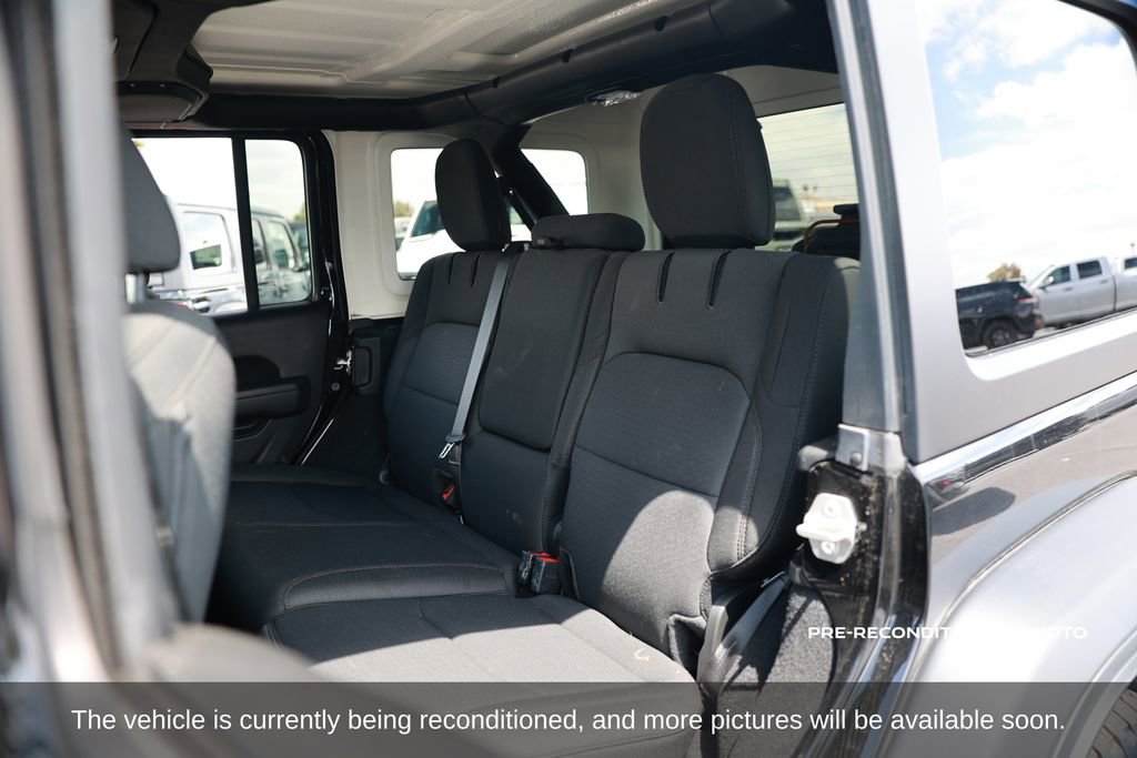Used 2023 Jeep Wrangler Unlimited AWD/4WD image 12