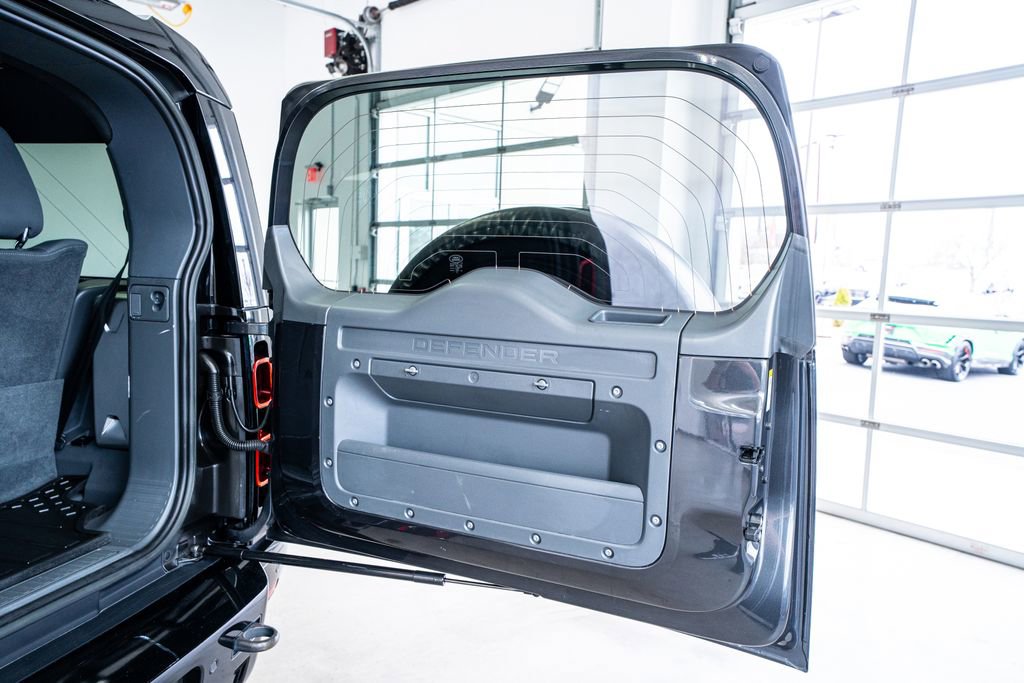 Used 2023 Land Rover Defender 130 X-Dynamic SE image 60