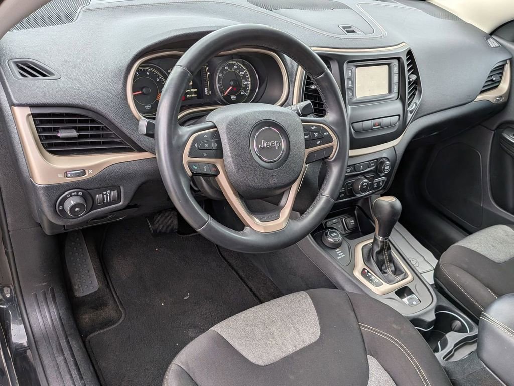 Used 2014 Jeep Cherokee Latitude image 11