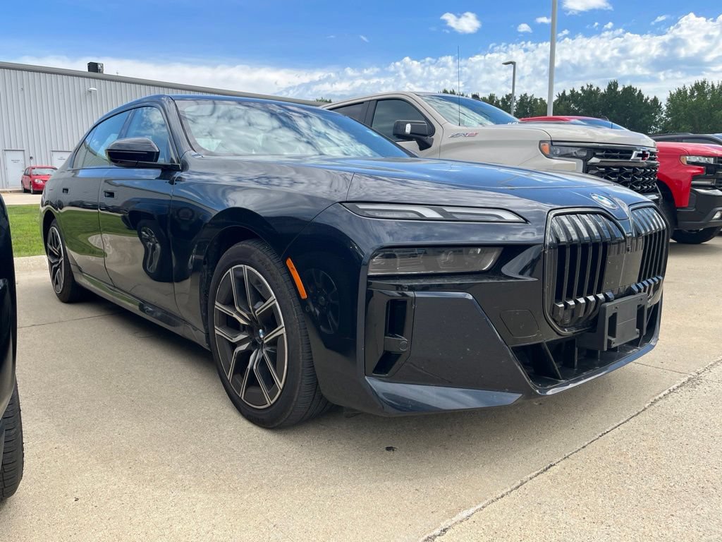 Used 2026 BMW 740i xDrive AWD/4WD video 1