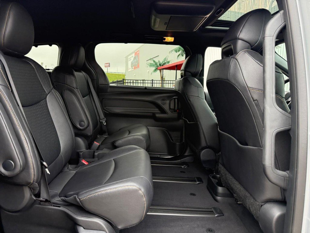 Certified 2026 Toyota Sienna XLE Woodland Edition AWD/4WD image 11