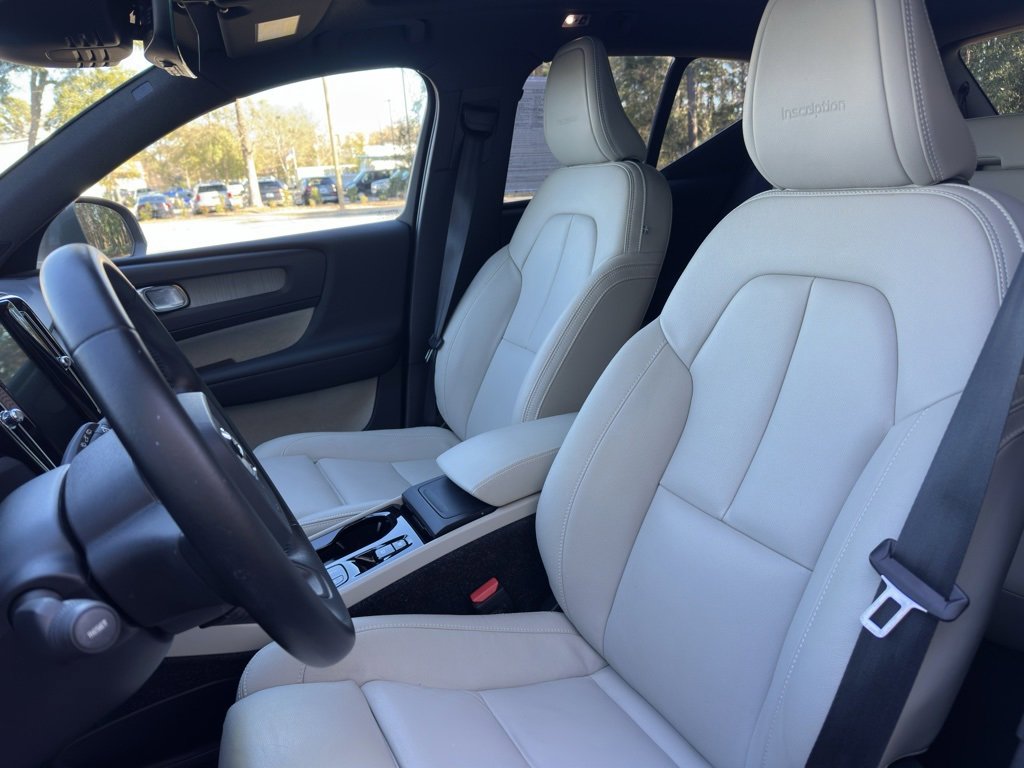 Used 2020 Volvo XC40 T4 Inscription image 15