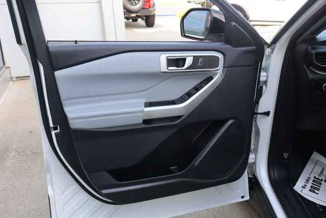 Used 2023 Ford Explorer XLT w/ Equipment Group 202A AWD/4WD image 14
